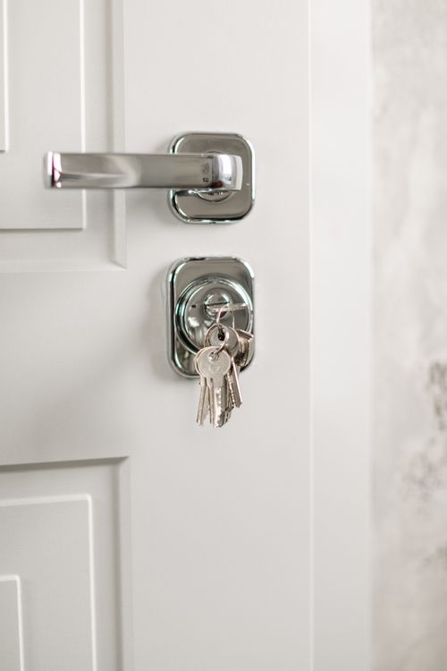 A door with a handle, lock, and keys